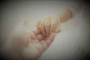 mum-holding-baby-hand-1680x1120
